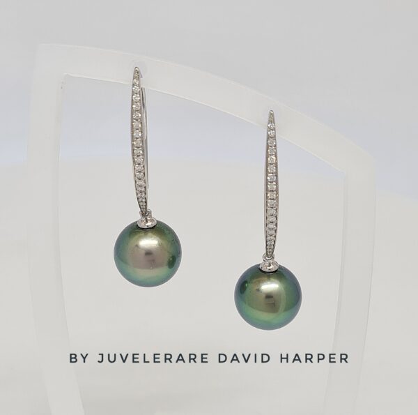 Diamonds and Pearls Tahiti earrings